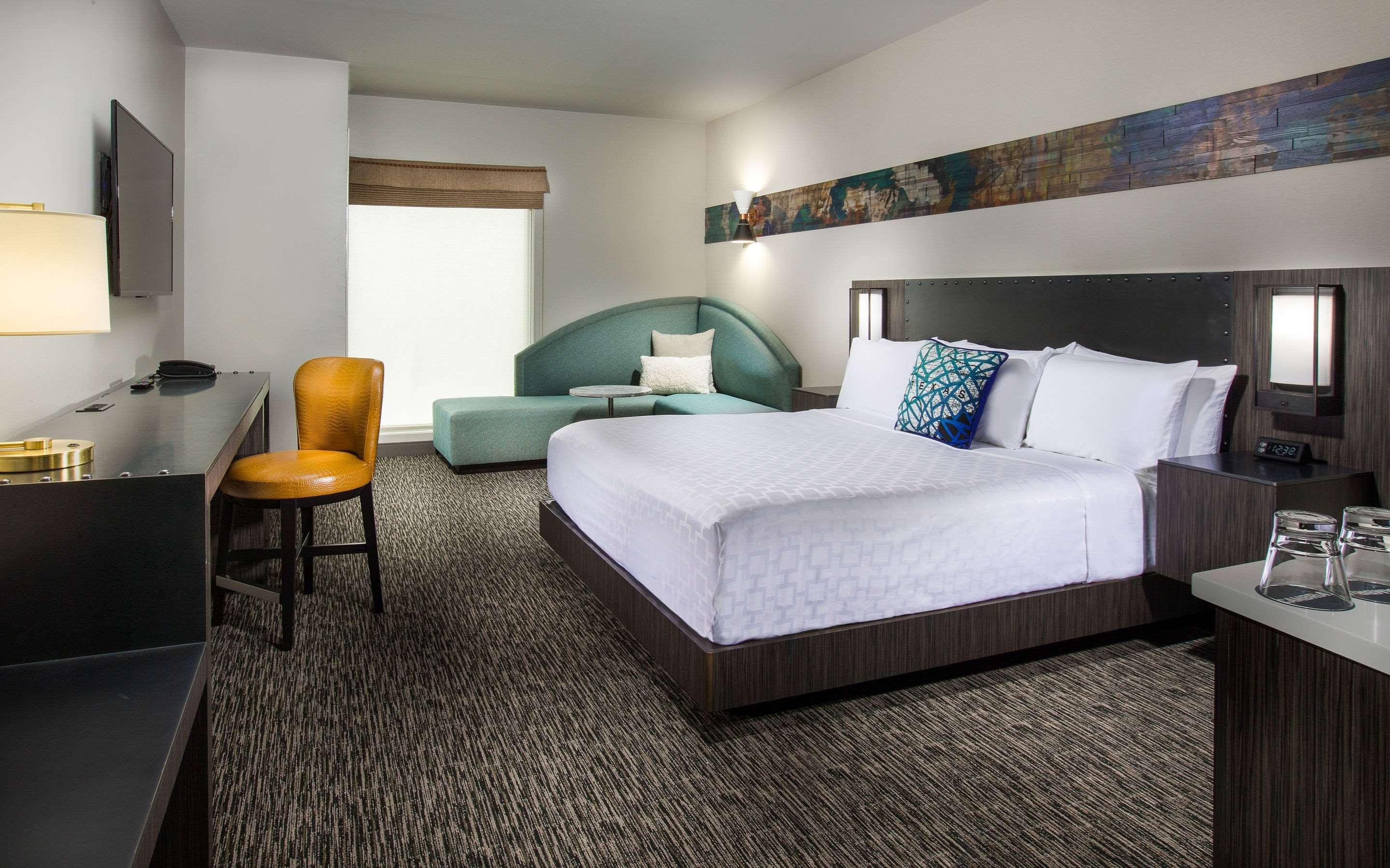 Hotel The 4*