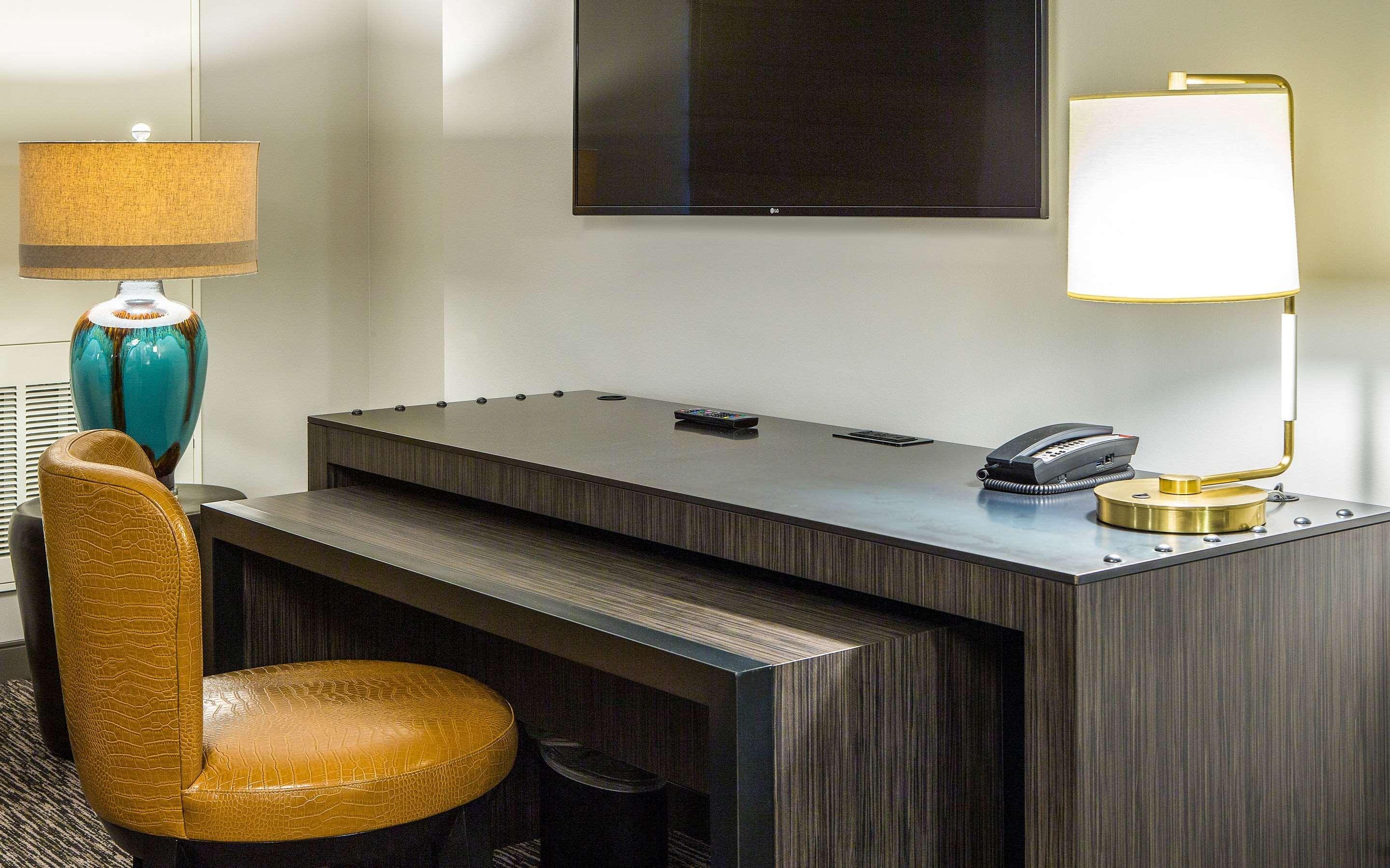 Hotel The 4*